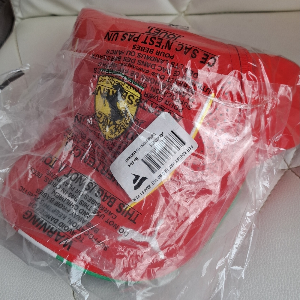 F1 Ferrari Cap - Picture 5 of 8